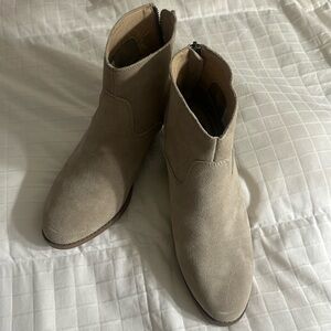 NWOT Skechers Womens Lasso Caravel Short Zip on Ankle Boot Tan size 10